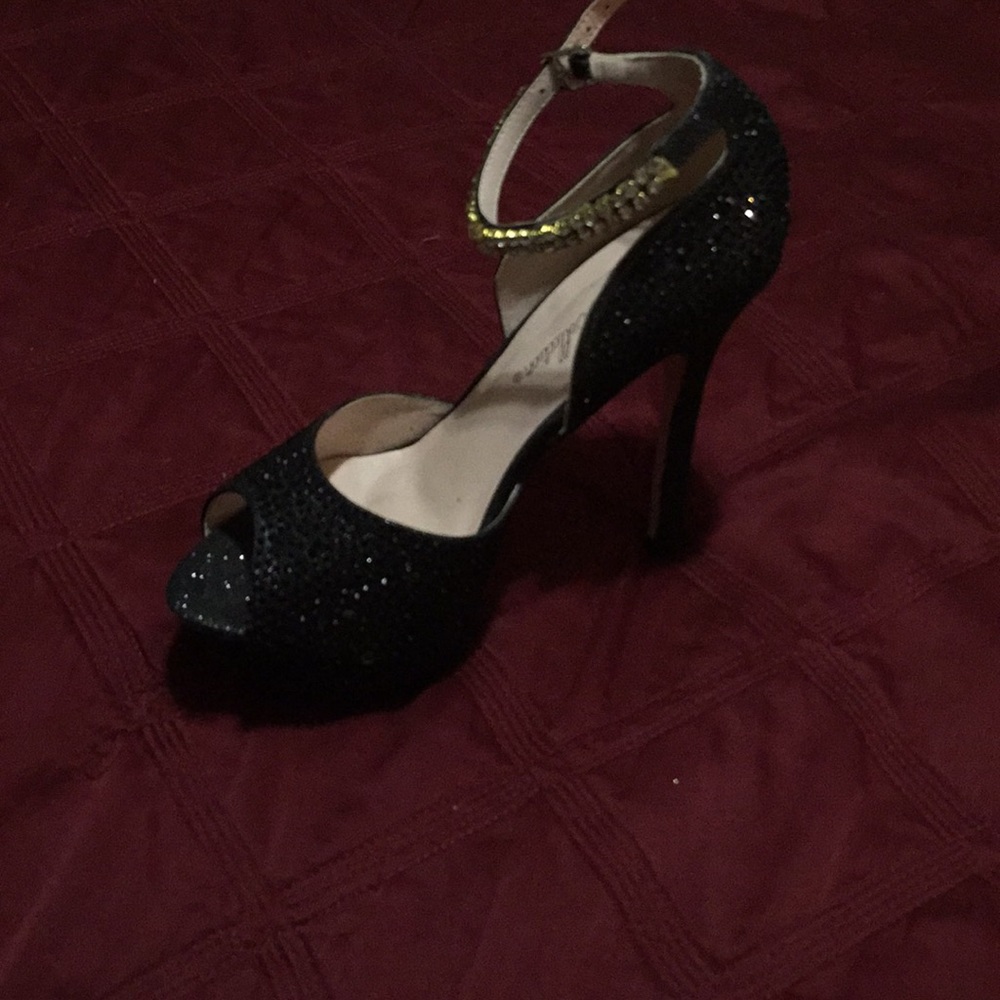 Tacones negros